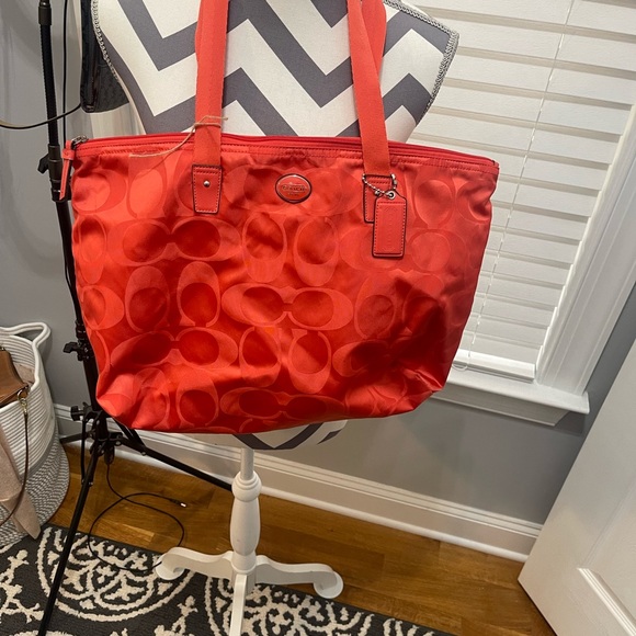 Coach bag orange, medium size great condition - Picture 2 of 15